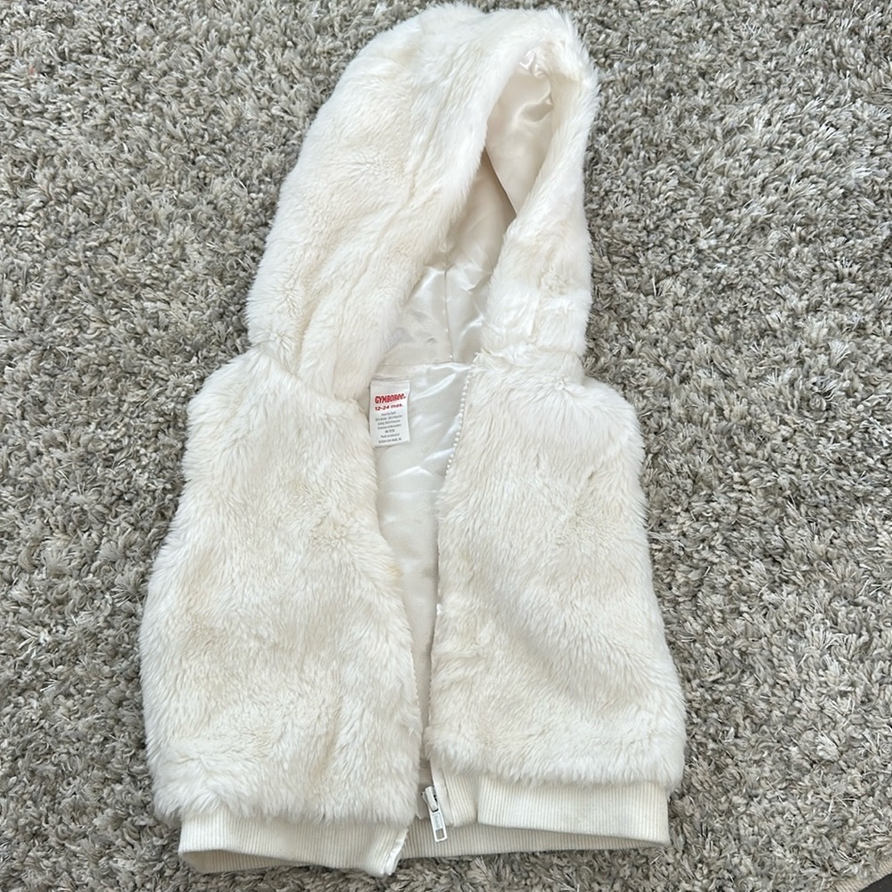 Faux fur white hooded vest, toddler girls size 12 to 24 months